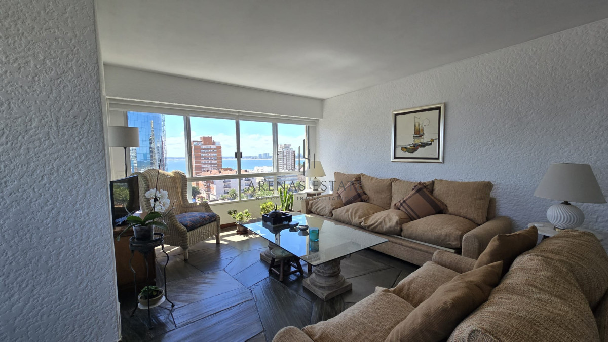 Apartamento ID.3807 - Apartamento en venta de 3 dormitorios en Punta del Este