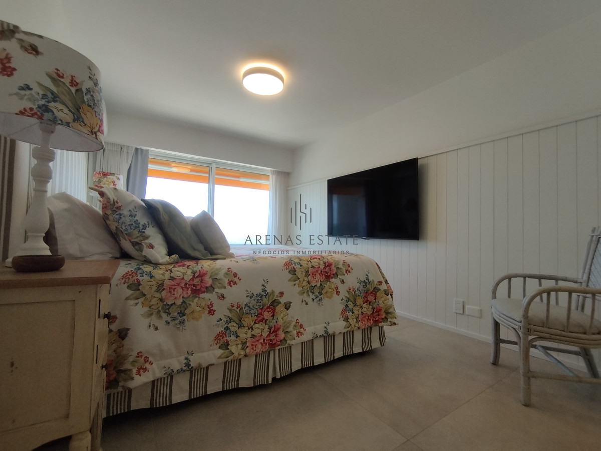 Apartamento ID.3406 - Apartamento de 3 dormitorios en primera linea en  venta en Punta del Este 
