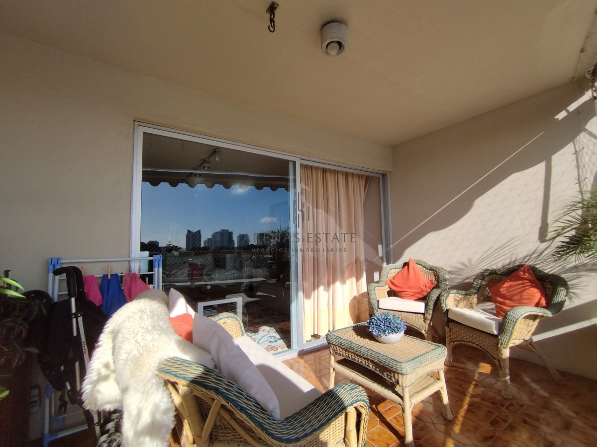Apartamento ID.3555 - Apartamento de 3 dormitorios y dep en venta en Punta del Este