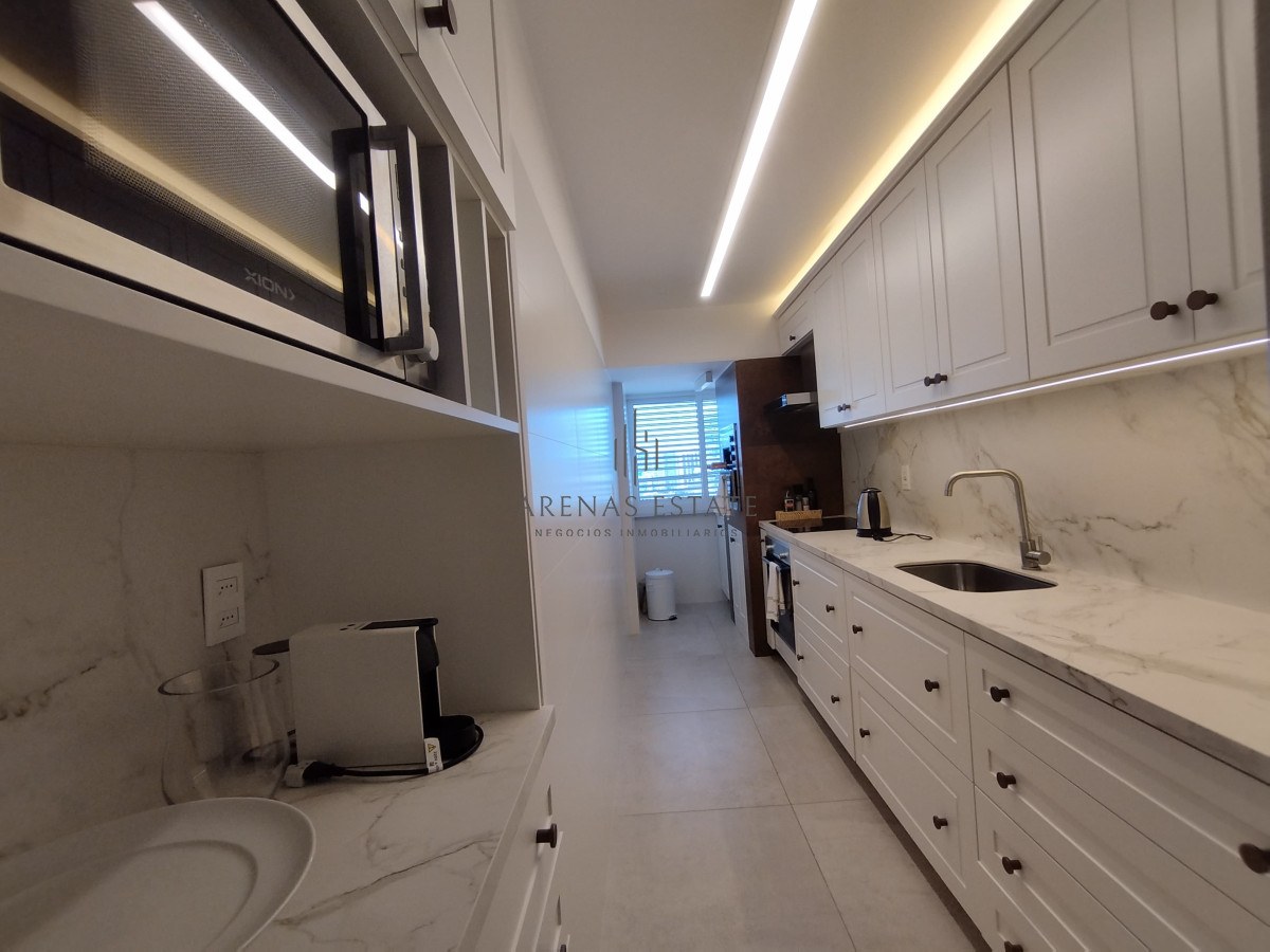 Apartamento ID.3406 - Apartamento de 3 dormitorios en primera linea en  venta en Punta del Este 