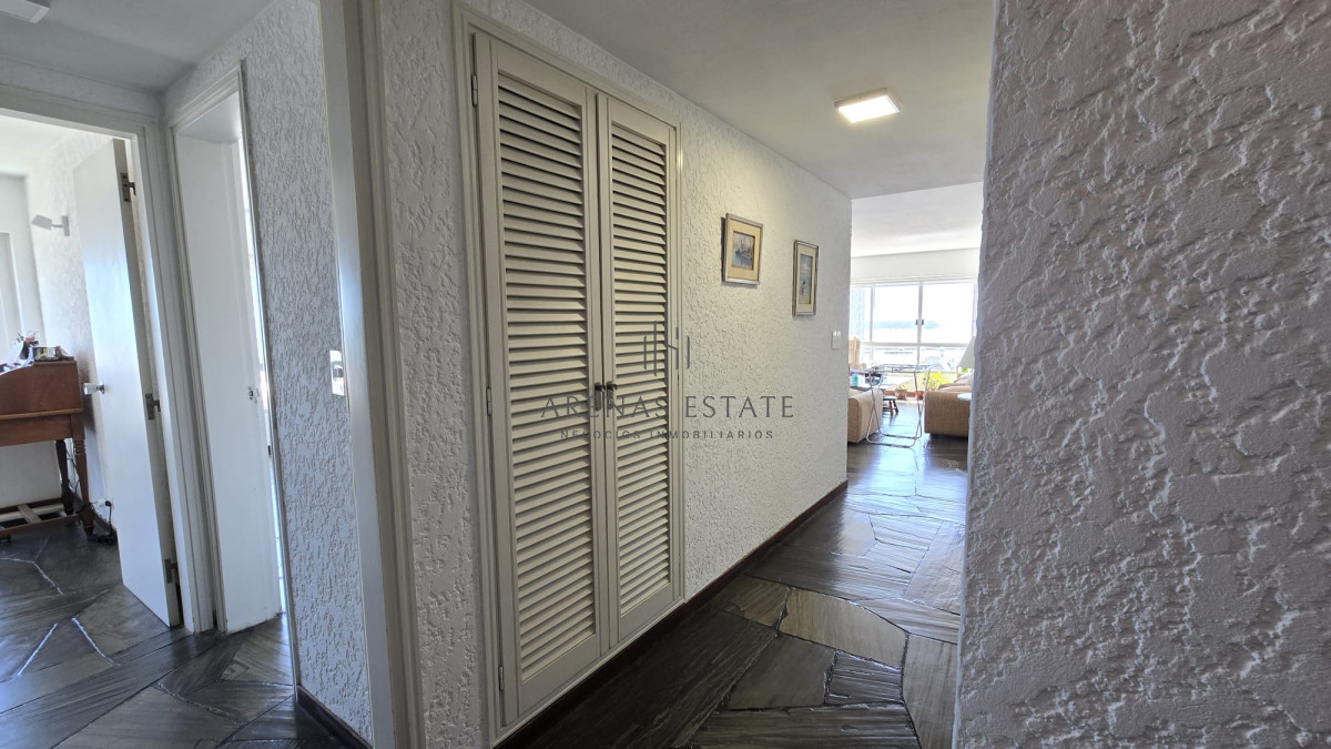 Apartamento ID.3807 - Apartamento en venta de 3 dormitorios en Punta del Este