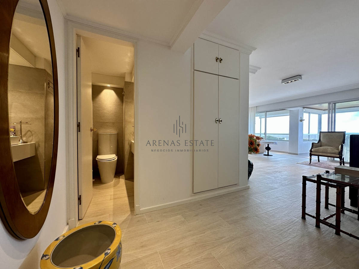 Apartamento ID.3928 - Venta y alquiler  de apartamento de 4 dormitorios en Punta de Este