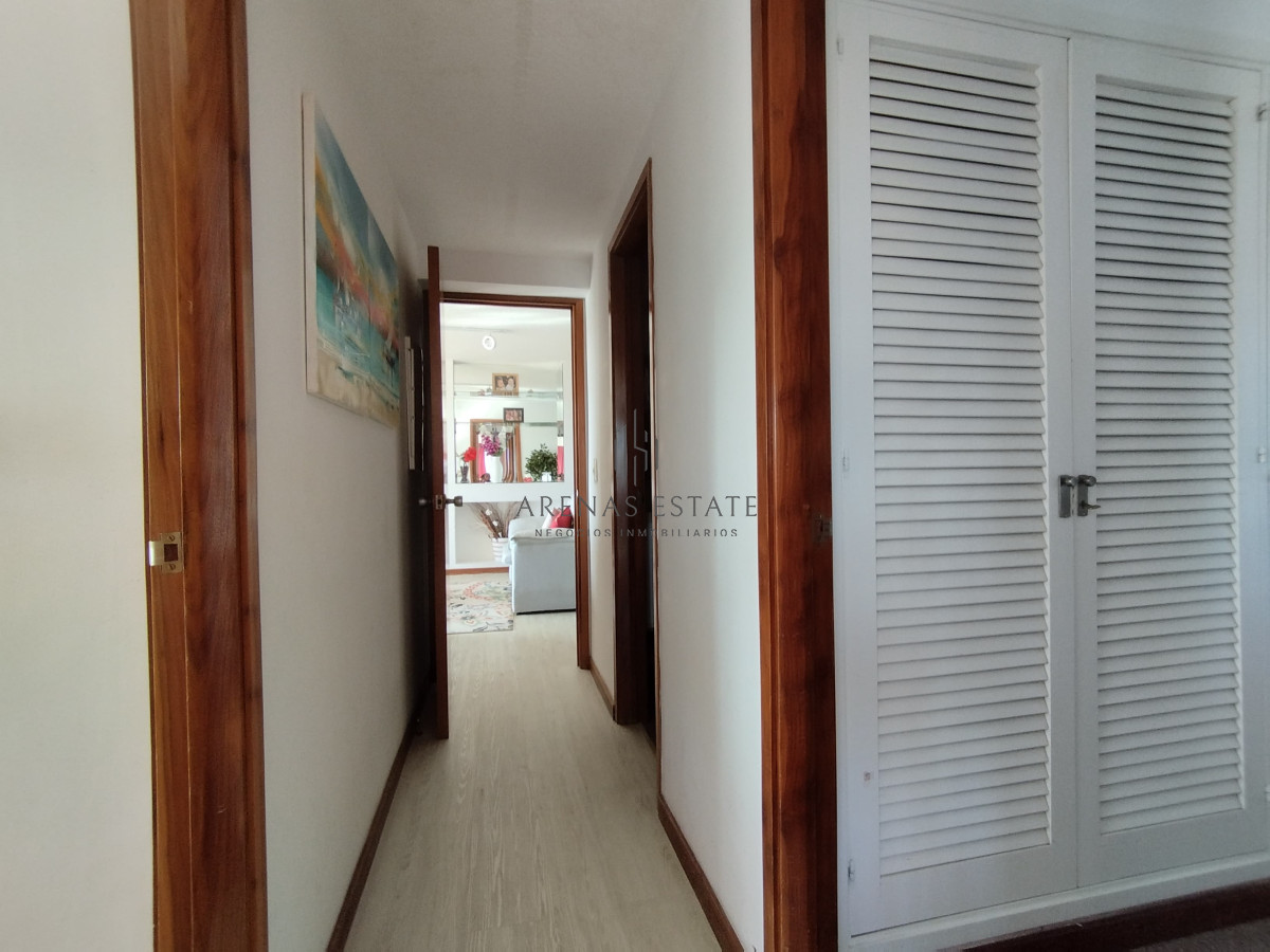 Apartamento ID.3555 - Apartamento de 3 dormitorios y dep en venta en Punta del Este
