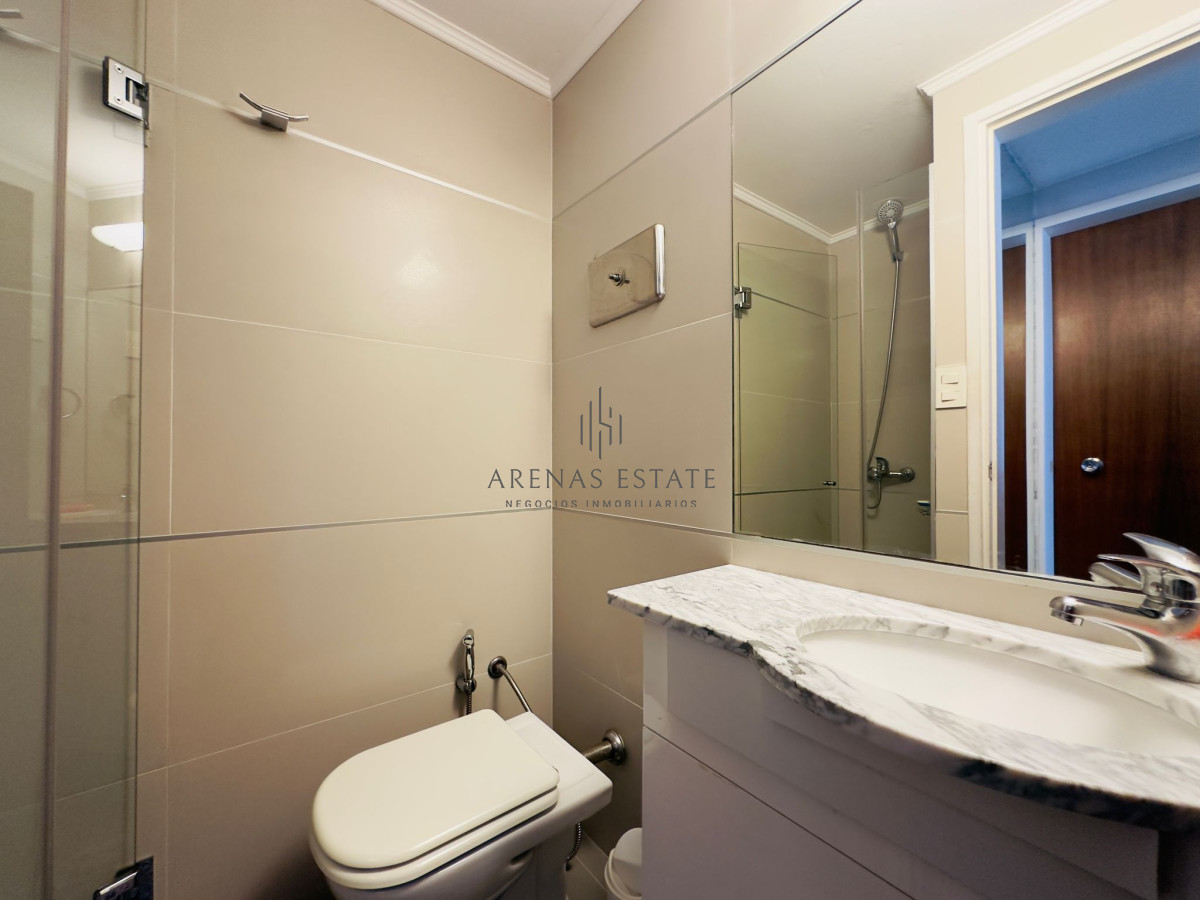 Apartamento ID.4265 - Alquiler y venta de apartamento de 2 dormitorios en Punta del Este.