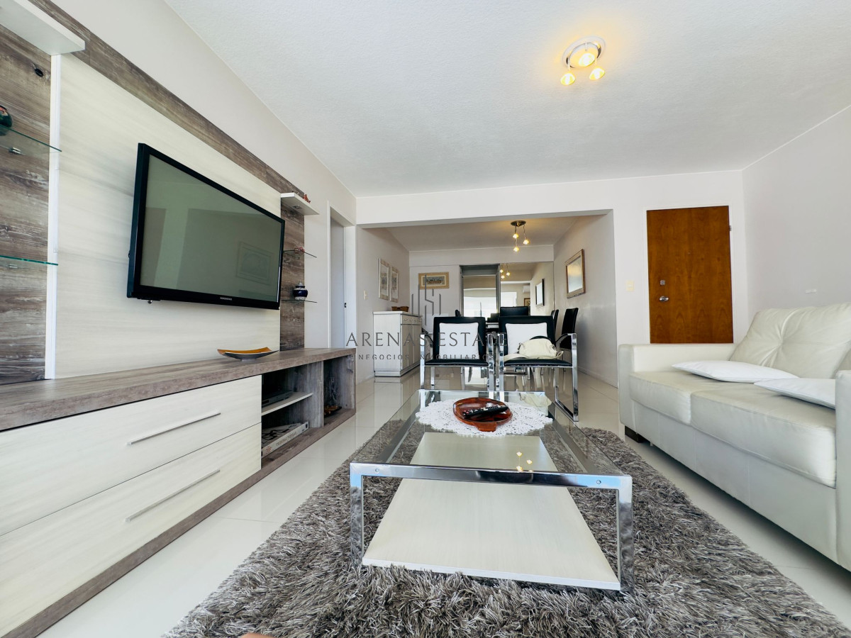 Apartamento ID.4265 - Alquiler y venta de apartamento de 2 dormitorios en Punta del Este.