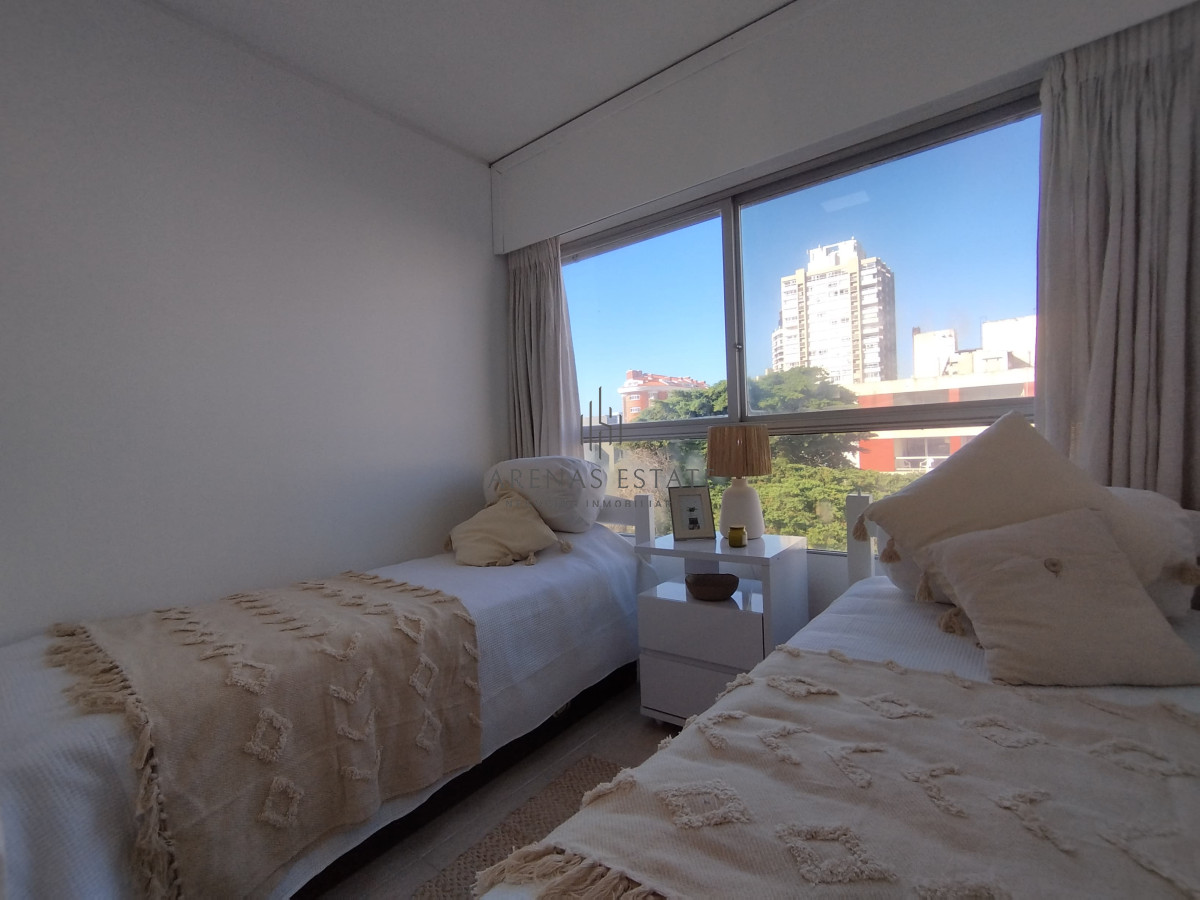 Apartamento ID.4226 - Apartamento en de dos dormitorios en venta en Punta del Este 