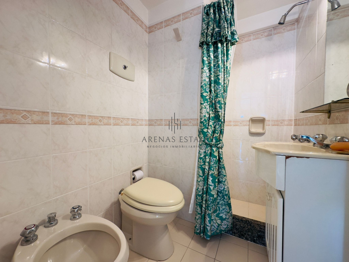 Apartamento ID.2663 - Apto en venta de 2 dormitorios, 2 baños, Punta del este. 