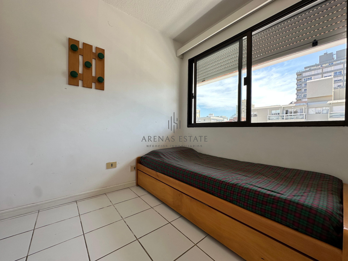 Apartamento ID.3389 - Apartamento de dos dormitorios en venta en Punta del Este.-