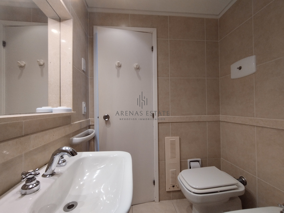 Apartamento ID.4390 - Apartamento de 3 dormitorios en venta y en alquiler en Punta del Este