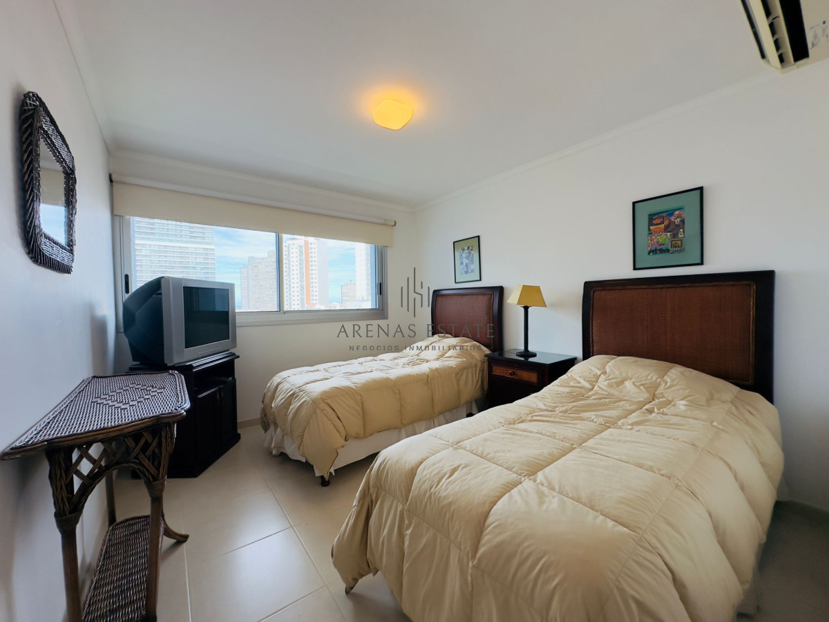 Apartamento ID.3403 - Apartamento de dos dormitorios en venta en Punta del Este