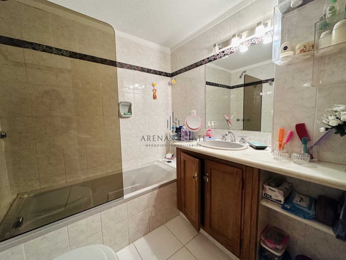 Apartamento ID.3928 - Venta y alquiler  de apartamento de 4 dormitorios en Punta de Este