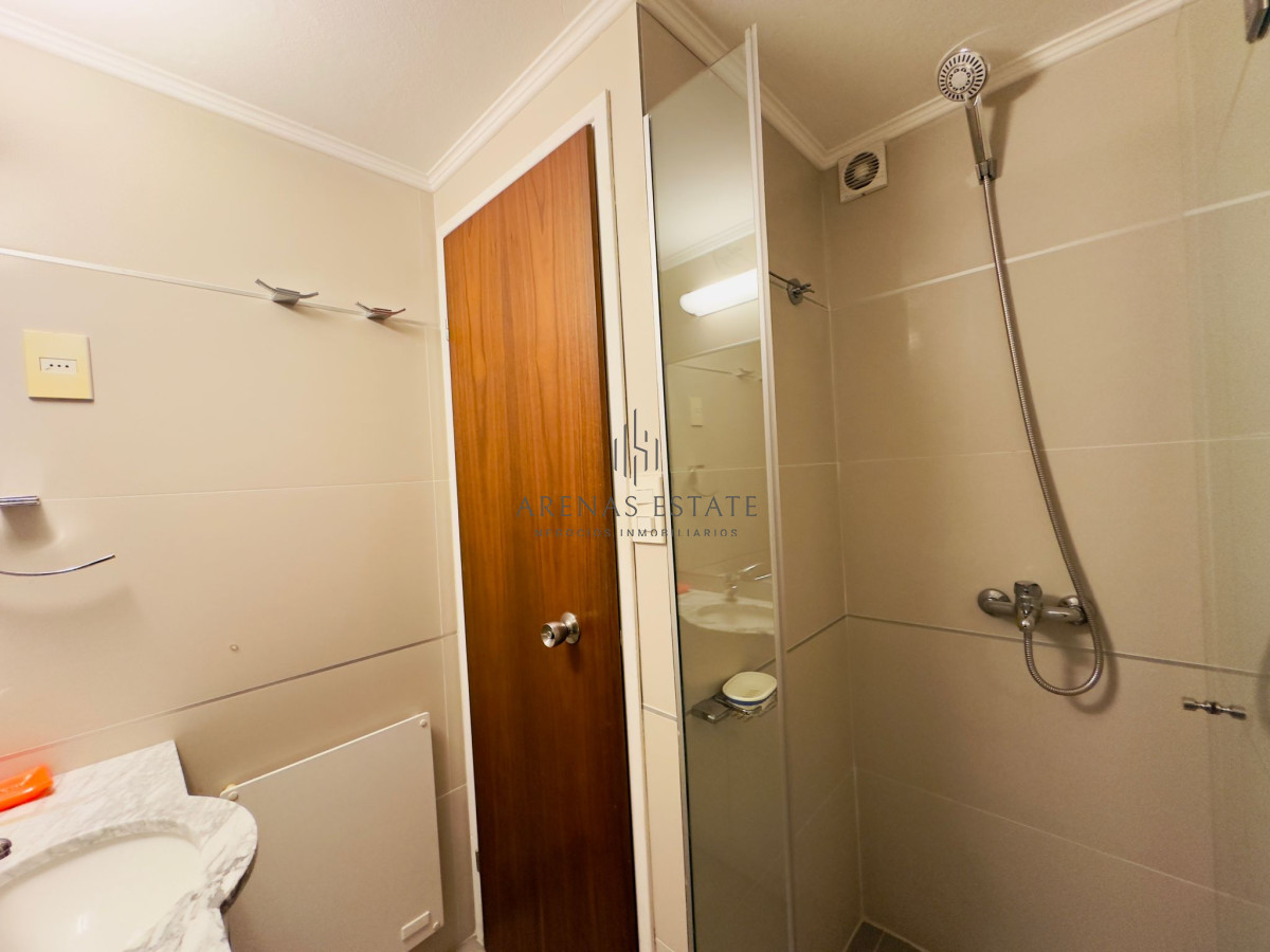 Apartamento ID.4265 - Alquiler y venta de apartamento de 2 dormitorios en Punta del Este.