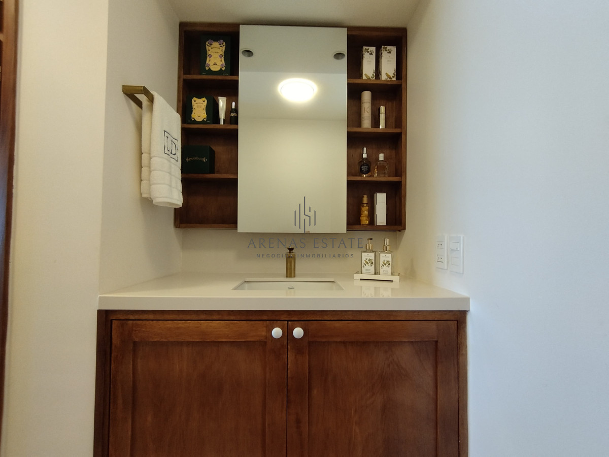 Apartamento ID.3406 - Apartamento de 3 dormitorios en primera linea en  venta en Punta del Este 