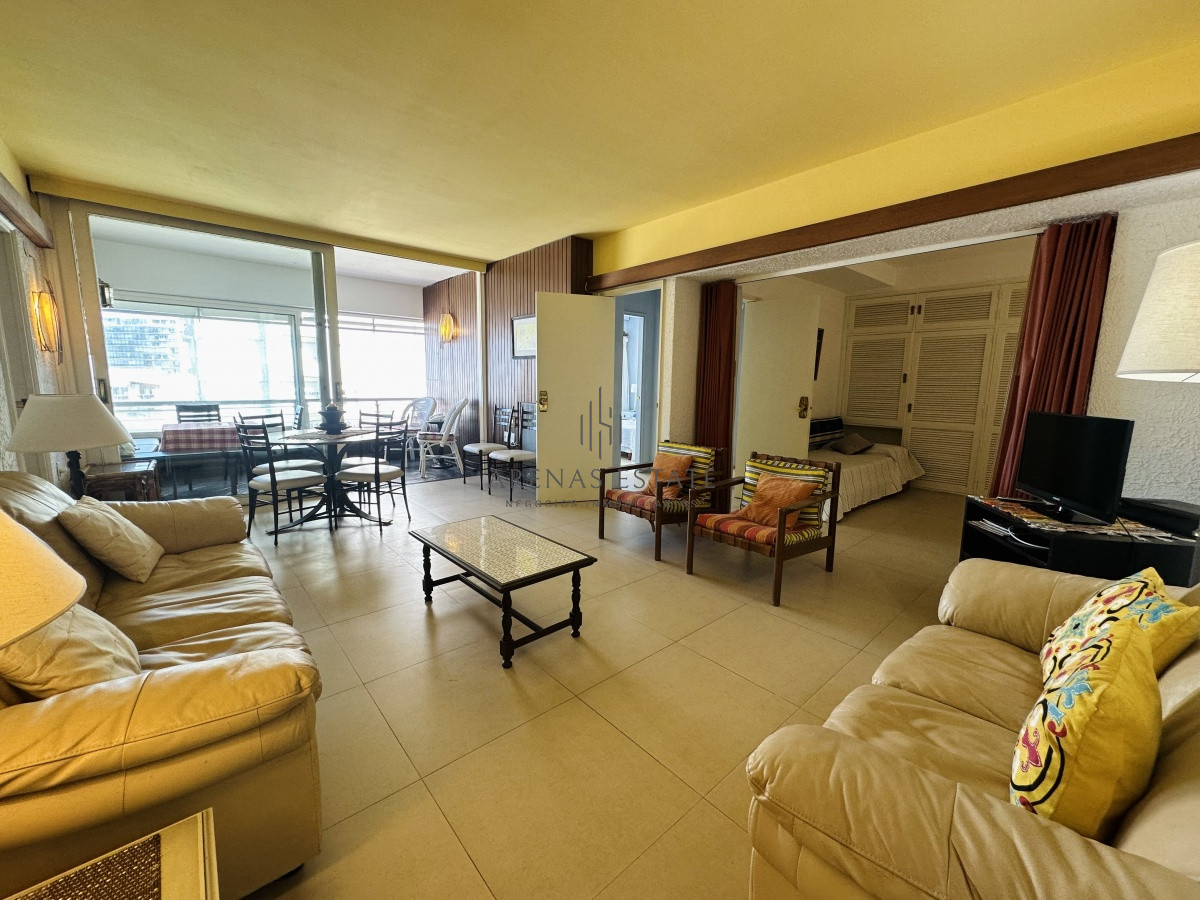 Apartamento ID.4220 - Venta de apartamento de dos dormitorios en Punta del Este