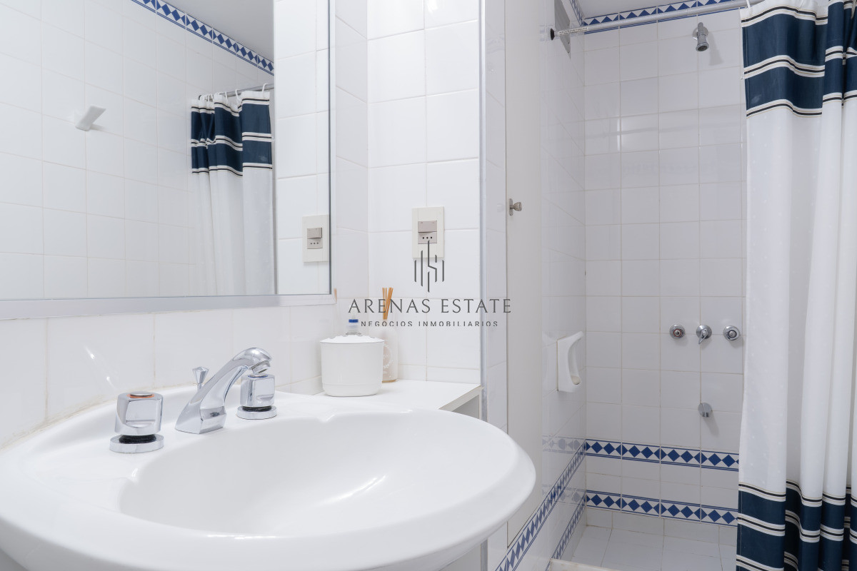 Apartamento ID.4382 - Venta de apartamento de 3 dormitorios y dep. de servicio en Punta del Este