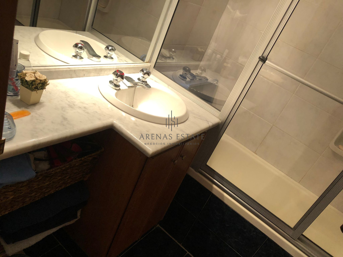 Apartamento ID.2456 - Apartamento de 3 dormitorios en venta en Punta del Este 