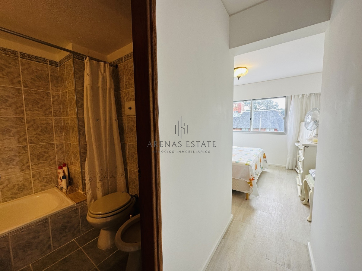 Apartamento ID.3928 - Venta y alquiler  de apartamento de 4 dormitorios en Punta de Este
