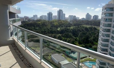 Apto en venta, edifico moderno, excelente servicios, Punta del este.