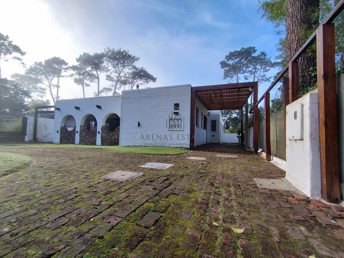 Casa ID.3340 - Casa en venta de 3 dormitorios en venta en Punta del Este