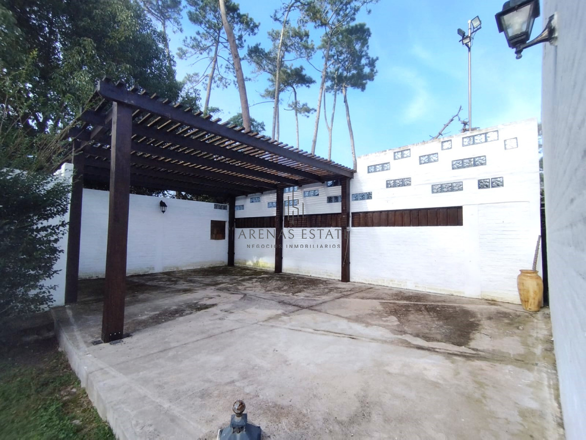 Casa ID.3340 - Casa en venta de 3 dormitorios en venta en Punta del Este
