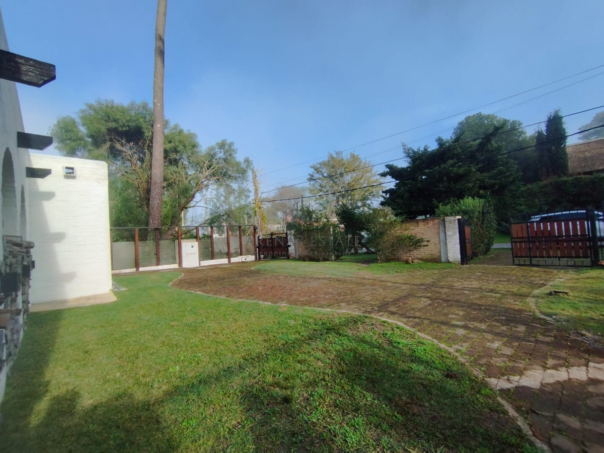 Casa ID.3340 - Casa en venta de 3 dormitorios en venta en Punta del Este