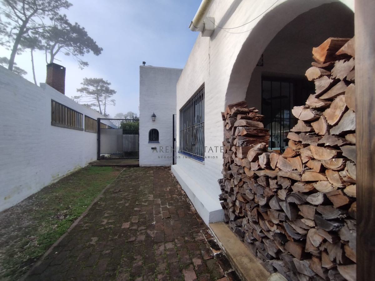Casa ID.3340 - Casa en venta de 3 dormitorios en venta en Punta del Este
