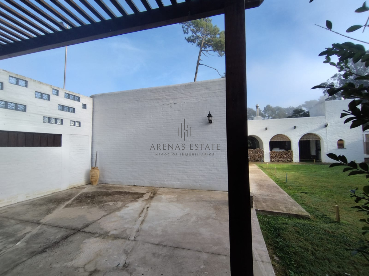 Casa ID.3340 - Casa en venta de 3 dormitorios en venta en Punta del Este
