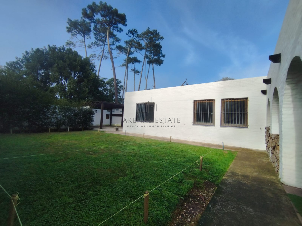 Casa ID.3340 - Casa en venta de 3 dormitorios en venta en Punta del Este