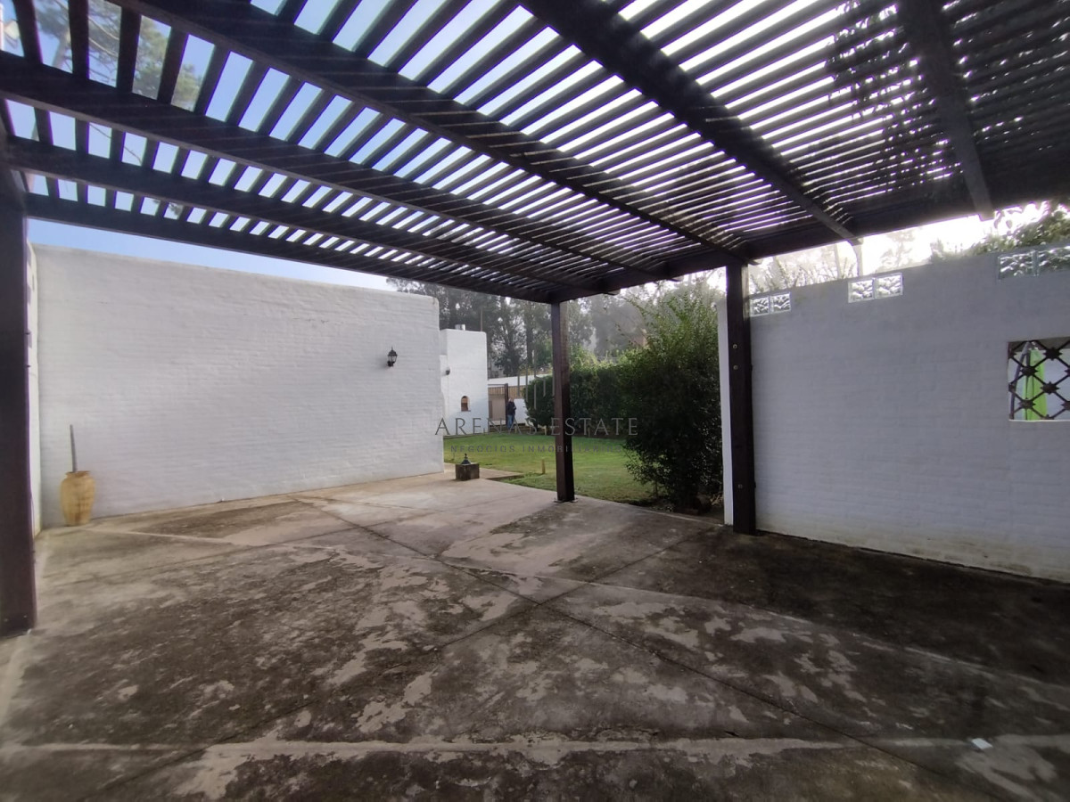 Casa ID.3340 - Casa en venta de 3 dormitorios en venta en Punta del Este
