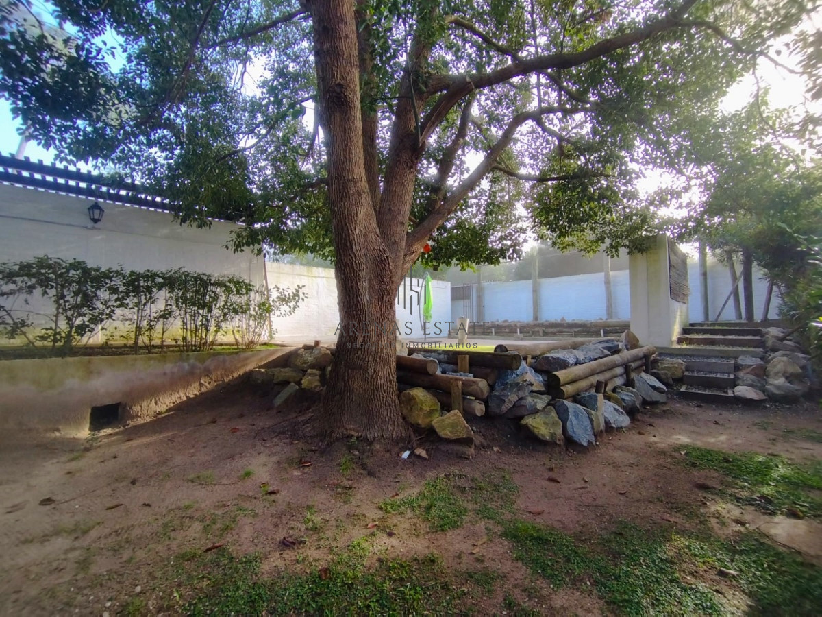 Casa ID.3340 - Casa en venta de 3 dormitorios en venta en Punta del Este