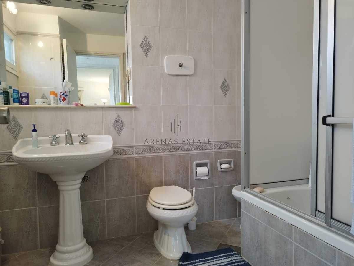Casa ID.4838 - Casa en venta de 3 dormitorios y dependencia en Punta del Este