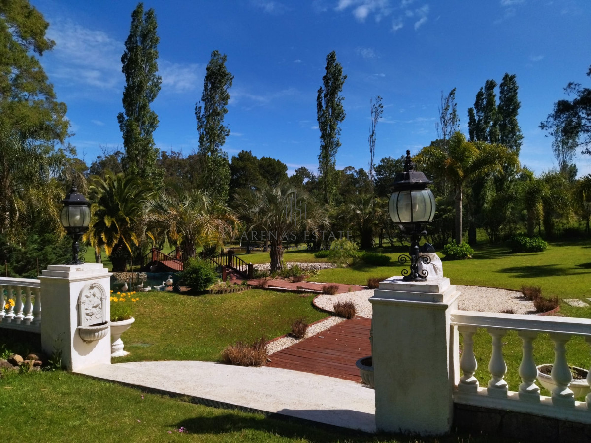 Casa ID.3674 -  Casa en venta de 3 dormitorios en Punta del Este