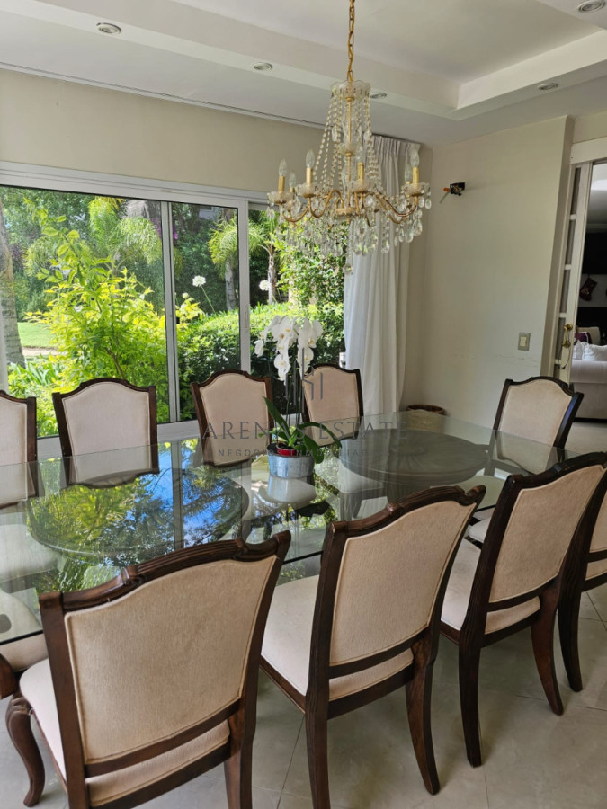 Casa ID.4428 - Casa en venta en La Arbolada. 5 dormitorios, piscina, parrillero