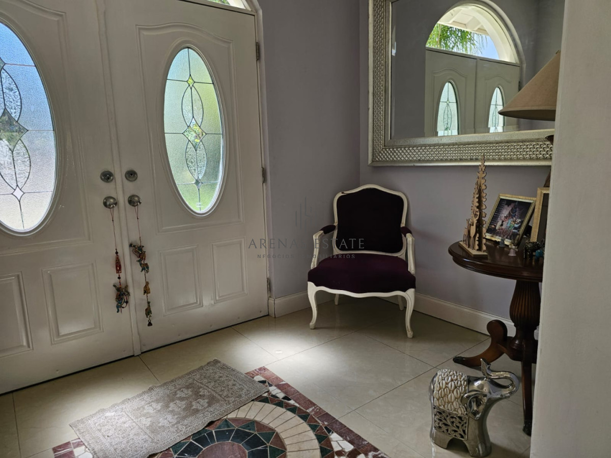 Casa ID.4428 - Casa en venta en La Arbolada. 5 dormitorios, piscina, parrillero