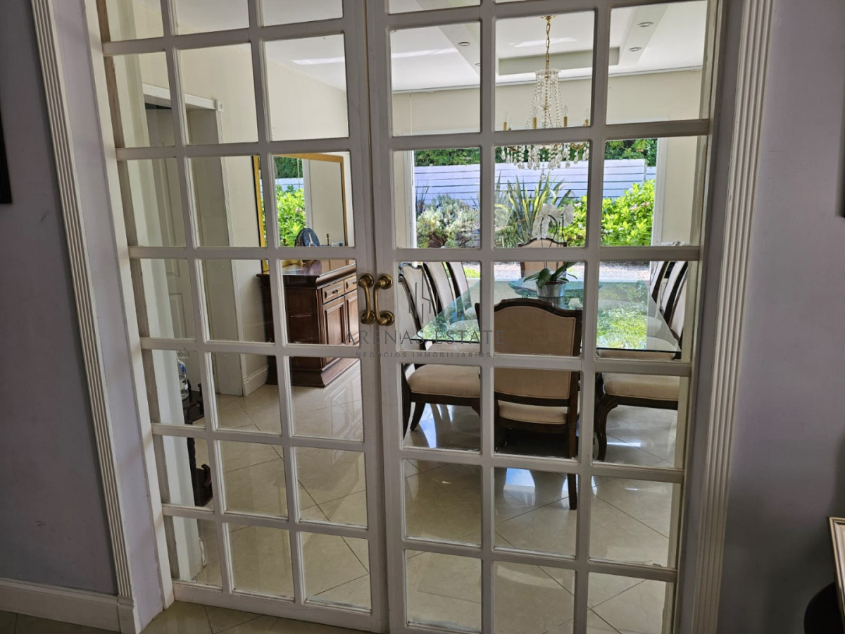 Casa ID.4428 - Casa en venta en La Arbolada. 5 dormitorios, piscina, parrillero