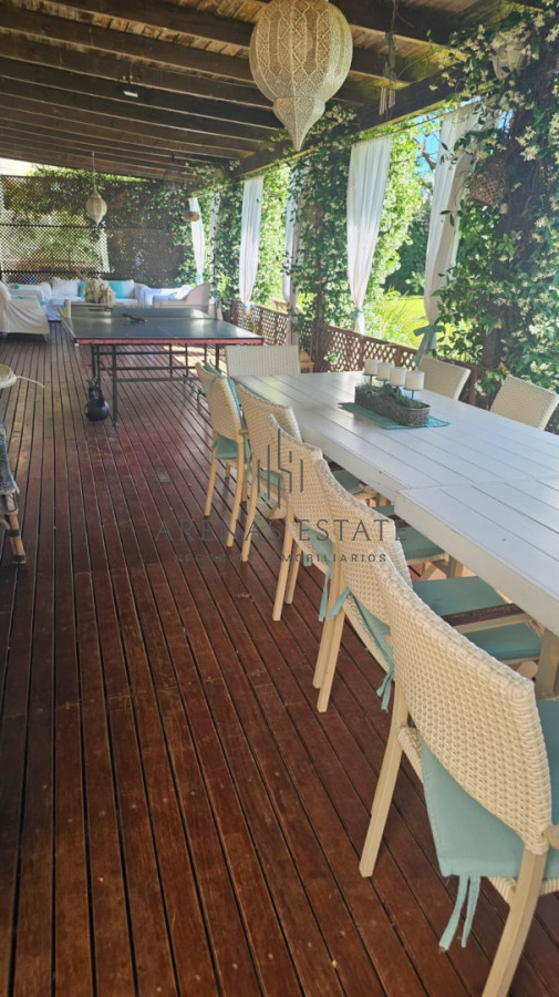 Casa ID.4428 - Casa en venta en La Arbolada. 5 dormitorios, piscina, parrillero