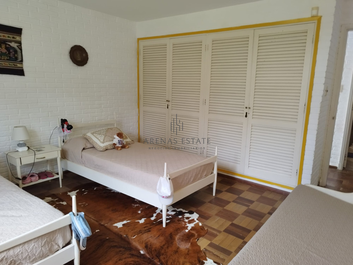 Casa ID.4838 - Casa en venta de 3 dormitorios y dependencia en Punta del Este