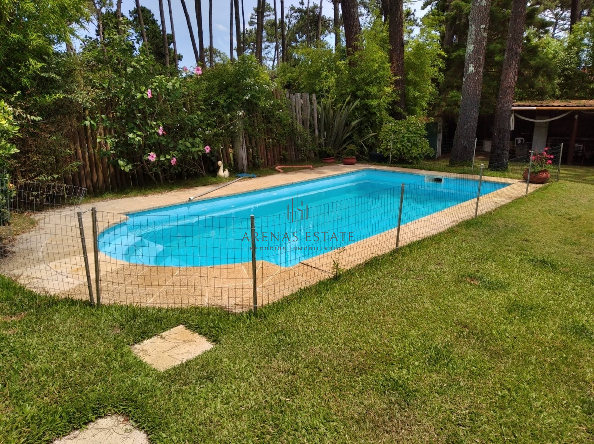 Casa ID.3020 - Casa en venta y alquiler temporal en Punta del Este, Pinares