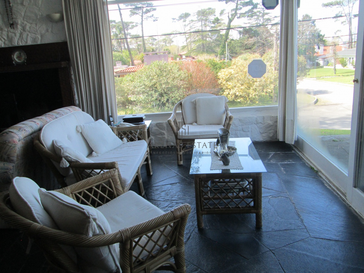Casa ID.4838 - Casa en venta de 3 dormitorios y dependencia en Punta del Este