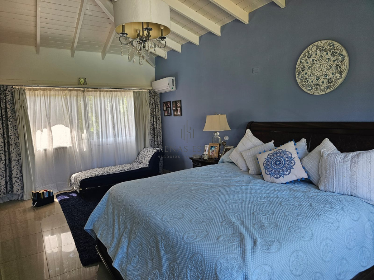 Casa ID.4428 - Casa en venta en La Arbolada. 5 dormitorios, piscina, parrillero