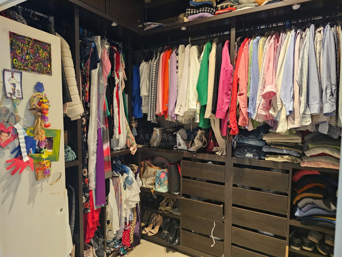 Casa ID.4428 - Casa en venta en La Arbolada. 5 dormitorios, piscina, parrillero