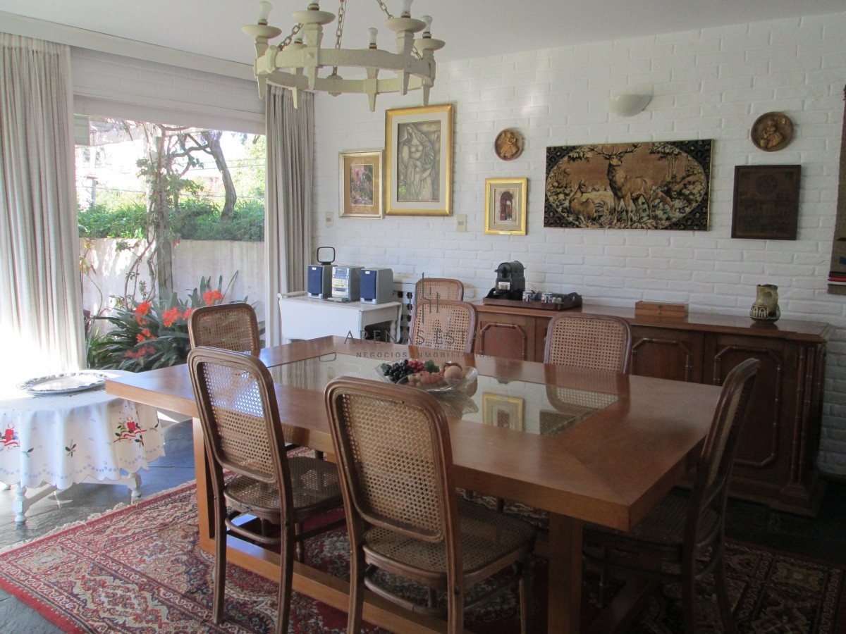 Casa ID.4838 - Casa en venta de 3 dormitorios y dependencia en Punta del Este