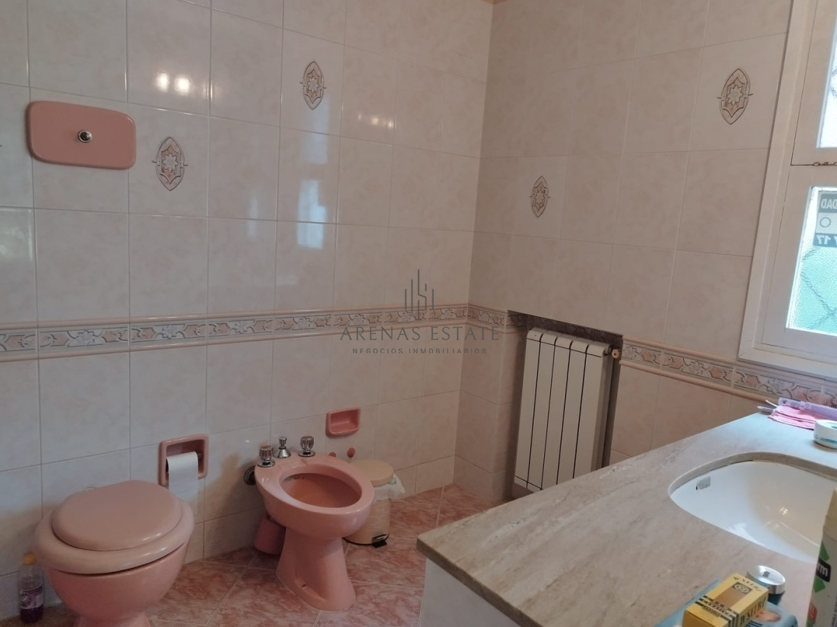 Casa ID.4838 - Casa en venta de 3 dormitorios y dependencia en Punta del Este