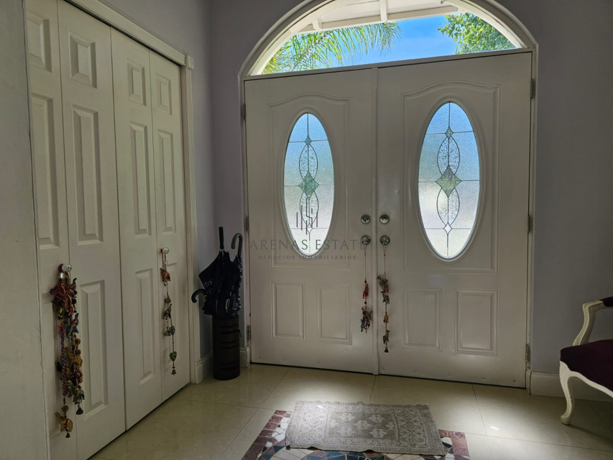 Casa ID.4428 - Casa en venta en La Arbolada. 5 dormitorios, piscina, parrillero