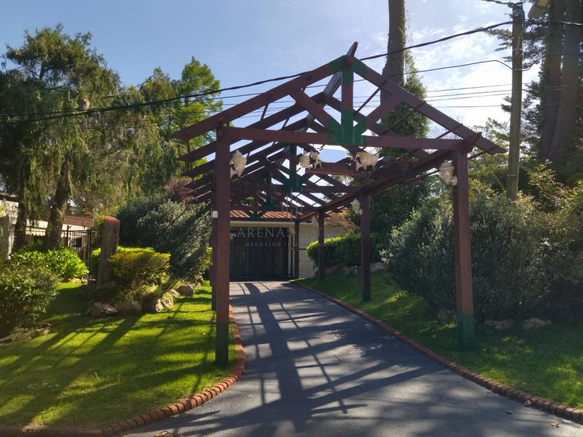 Casa ID.3674 -  Casa en venta de 3 dormitorios en Punta del Este