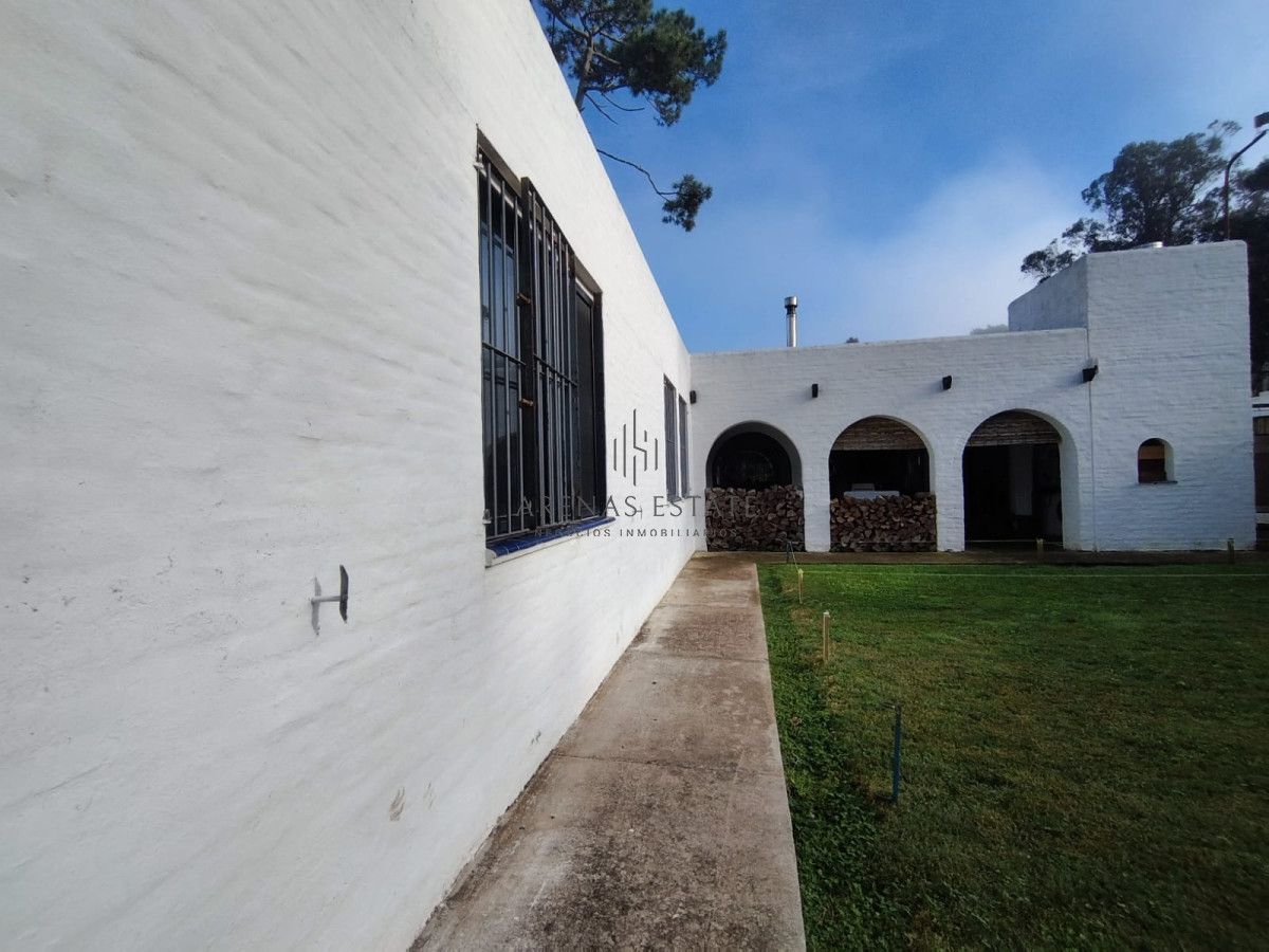 Casa ID.3340 - Casa en venta de 3 dormitorios en venta en Punta del Este