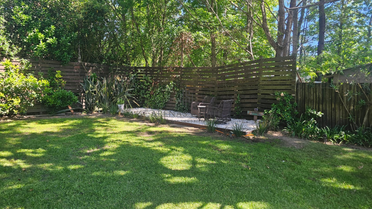 Casa ID.4428 - Casa en venta en La Arbolada. 5 dormitorios, piscina, parrillero