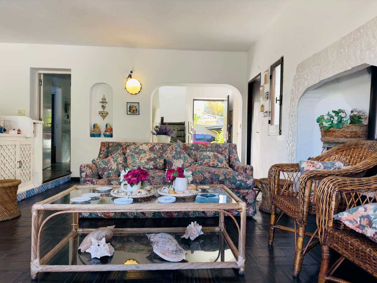 Casa ID.3090 - Casa en VENTA, 50 metros de la playa brava, 4 dormitorios.