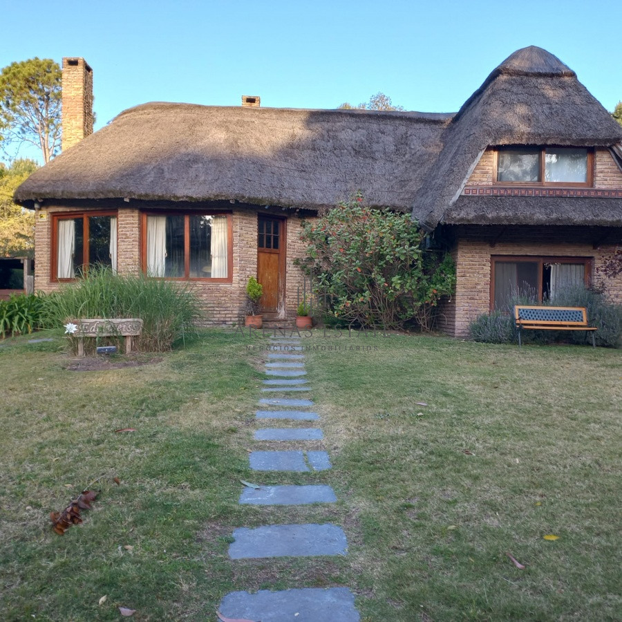 Casa ID.3266 - Alquiler y venta de casa de 3 dormitorios en Punta del Este