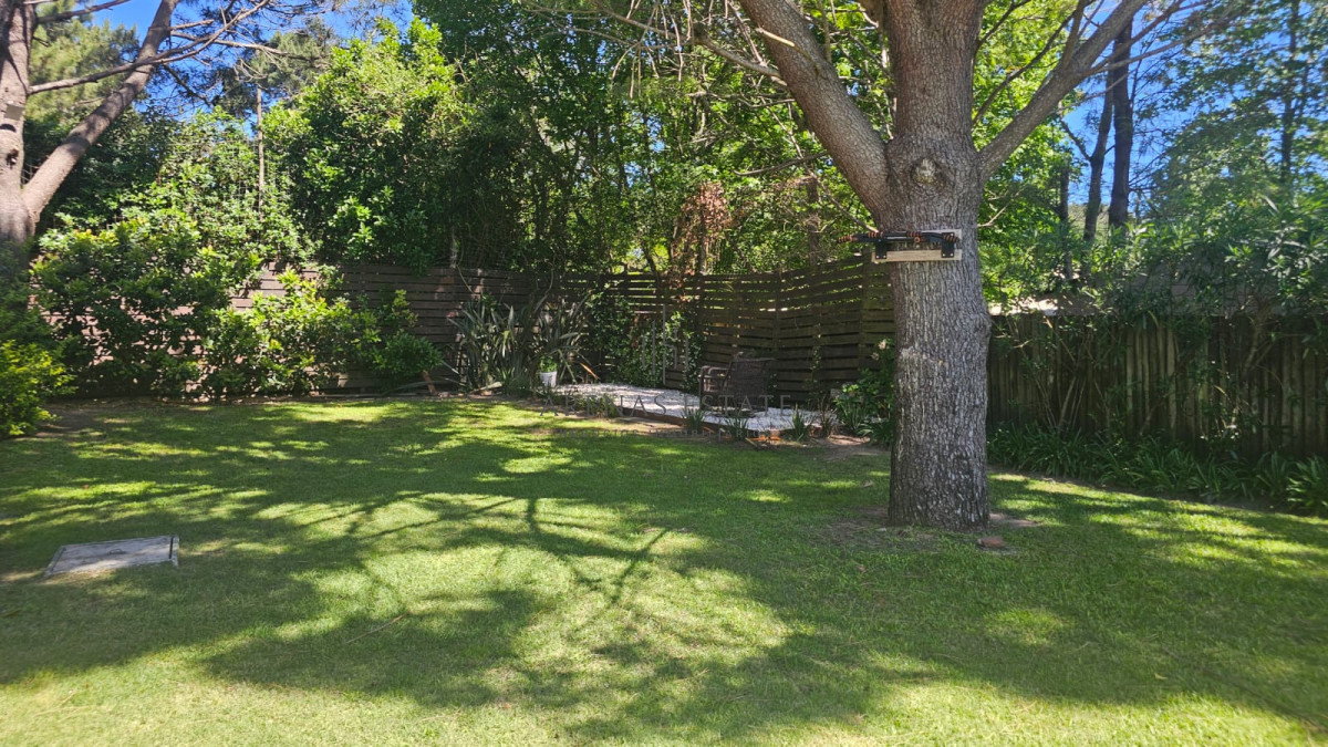 Casa ID.4428 - Casa en venta en La Arbolada. 5 dormitorios, piscina, parrillero